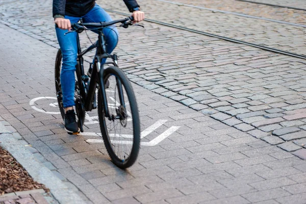 Ciclista Corre Por Carril Bici Separado — Foto de Stock