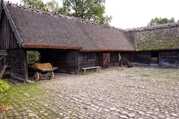 Eski Binalar Ile Sveçli Kırsal Sonbahar Manzara — Stok fotoğraf