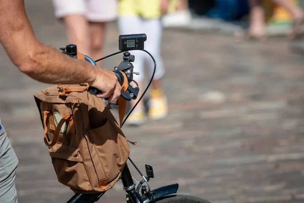 자전거 핸들에 비디오 카메라와 — 스톡 사진