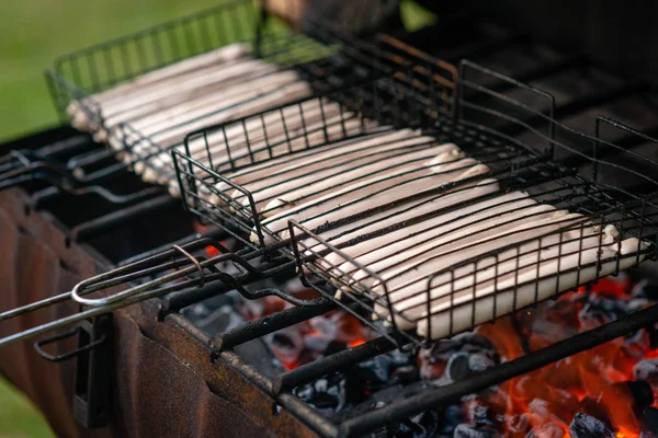 Gros Plan Saucisses Sur Barbecue Plein Air — Photo