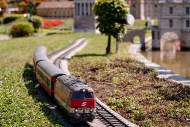 Klagenfurf, Carinthia, Avusturya - 07 Ağustos 2018: Park Minimundus am Worthersee. En ünlü tarihi binalar ve yapılar dünyanın modelleri. Ölçek 1:25