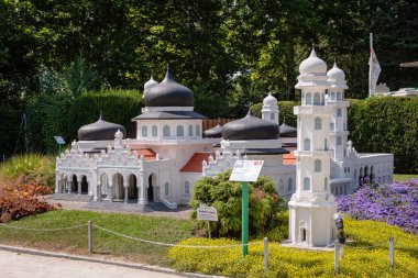 Klagenfurt, Carinthia, Avusturya - 07 Ağustos 2018: Park Minimundus am Worthersee. En ünlü tarihi binalar ve yapılar dünyanın modelleri. Ölçek 1:25