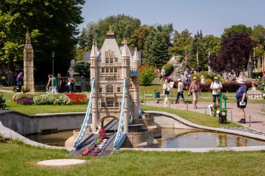 Klagenfurt, Carinthia, Avusturya - 07 Ağustos 2018: Park Minimundus am Worthersee. En ünlü tarihi binalar ve yapılar dünyanın modelleri. Ölçek 1:25