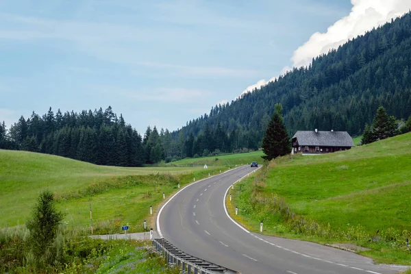 Uma Pitoresca Estrada Asfaltada Através Dos Alpes Áustria — Fotografia de Stock