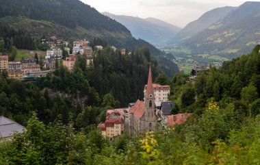 Bad Gastein, Avusturya, 5 Ağustos 2018: Avusturya kayak ve spa resort Bad gastein, havadan görünümü.
