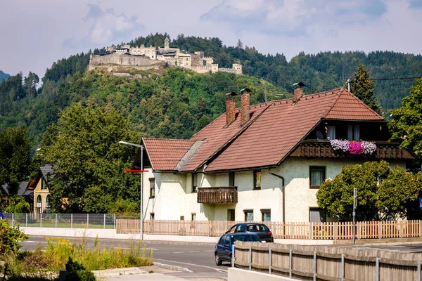Австрійський Гірські Пейзажі Місто Фортецею Фоновому Режимі — стокове фото