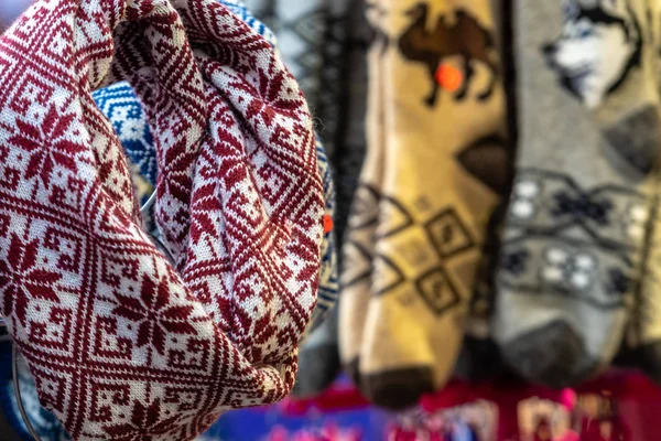 전통적인 라트비아어 벨트는 라트비아 지역에서 색상의 만들어집니다 그들은 행사에 있습니다 — 스톡 사진