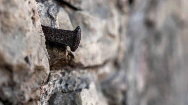 Close Fotografii Fragment Staré Zdivo Zdi Tepanými Železnými Hřebíky — Stock fotografie