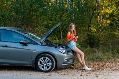 Kadın mesaj sms araba yardım için