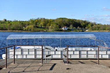 Nehir Daugava yakınındaki Jaunjelg tarihi yaya feribot