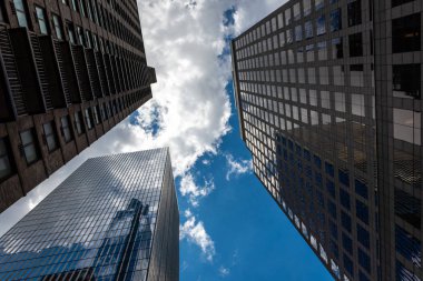 New York, ABD Financial District gökdelenlerin düşük açı görünümü - Resim
