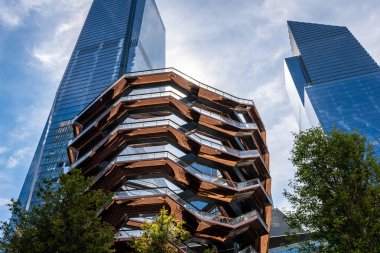 New York'taki Park Vessel, Manhattan şehir merkezindeki yeni halka açık park Merdivenler'e dayanıyor. - Resim