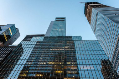 New York, ABD Financial District gökdelenlerin düşük açı görünümü - Resim