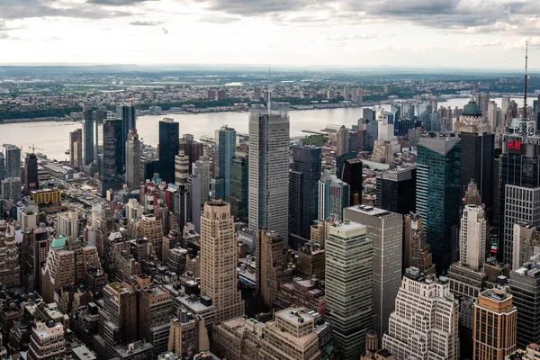 New York, USA-6. června 2019: New York City. Nádherný panoramatický vzdušný výhled na Manhattan Midtown Skyrapers-image — Stock fotografie