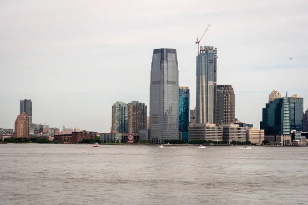 New york, usa - 7. Juni 2019: lower manhattan von der anderen Seite des Hudson River - image — Stockfoto