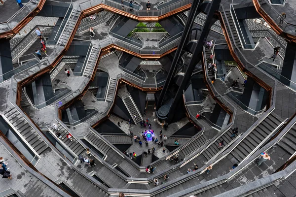 New York, USA-21 juni 2019: fartyg som består av 155 trappor vid Hudson yards på Manhattan under öppningsdagen-bild — Stockfoto