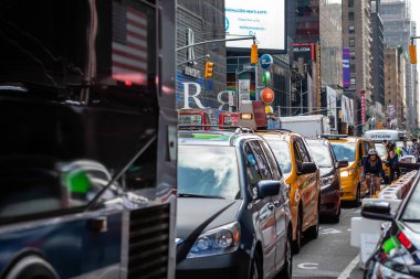 New York, ABD-6 Haziran 2019: trafik Jan içinde The Times Meydanı 'nda New York, Amerika Birleşik Devletleri.