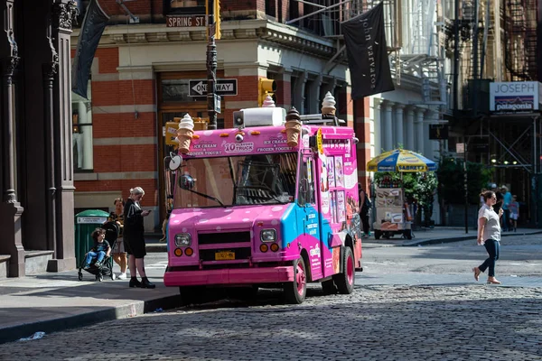 New York, USA - June 21, 2019:  ice cream truck parked on the street in Manhattan. — Stock Photo, Image