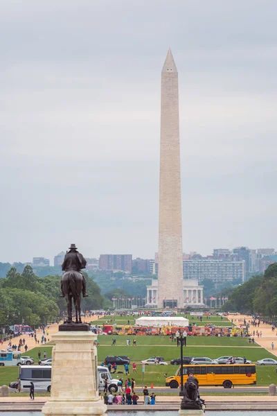 Washington DC, USA-június 9, 2019: tekintettel a National Mall az amerikai Capitolium épület, Ulysses S Grant emlékmű és a Washington emlékmű — Stock Fotó