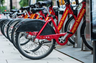 Washington Dc, Abd - 9 Haziran 2019: Capital Bikeshare Programında Kullanılan Kırmızı Bisiklet ler Sırası