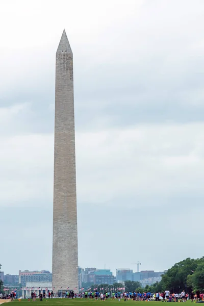Washington DC, Verenigde Staten-9 juni 2019: uitzicht op de National Mall en Washington Memorial van het US Capitol Building — Stockfoto