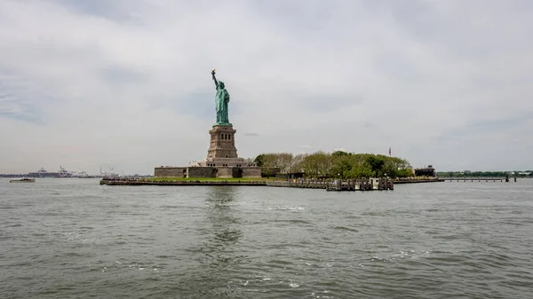 Nova York Eua Junho 2019 Ferry Boat Aproximando Estátua Liberdade — Fotografia de Stock