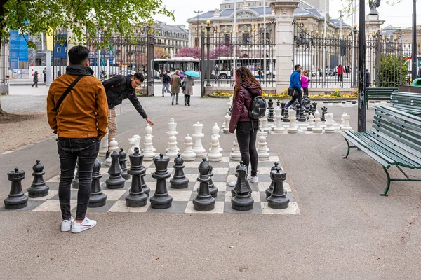 Женева Швейцарія Квітня 2019 Люди Які Грають Традиційні Вуличні Шахи — стокове фото