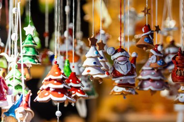 Riga, Letonya 'daki Noel Marketinde Noel Seramikleri - görüntü