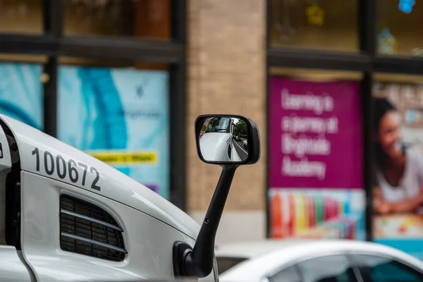 Philadelphia Pennsylvania Usa June 2019 Close Rear View Mirror Truck — Stock Photo, Image