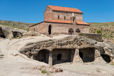 Georgia, Uplitsikhe, Cawe Town, en eski taş kilise şehrin en yüksek noktasına inşa edilmiştir.