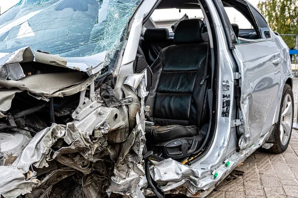 Hasarlı Araç Ağır Bir Kaza Araba Kazası Sigorta Konsepti — Stok fotoğraf