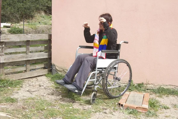 Geisteskranke Frau Rollstuhl — Stockfoto