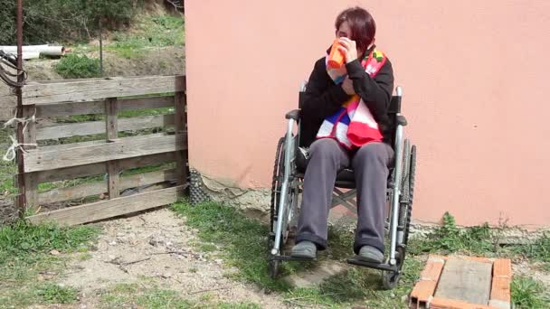 Insane woman on wheelchair — Stock Video