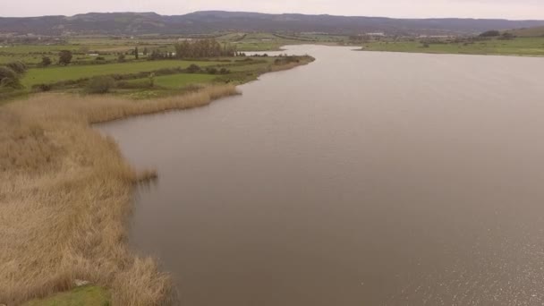 Coghinas sjö Italien utsikt från Drone — Stockvideo