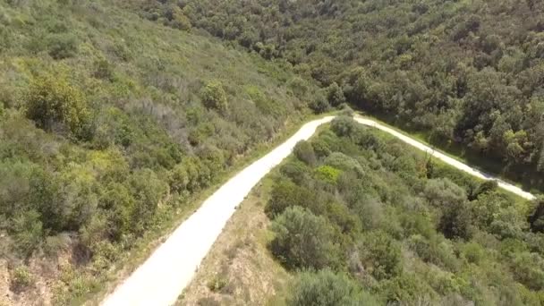 courbe épingle à cheveux de montagne vue avec le drone 