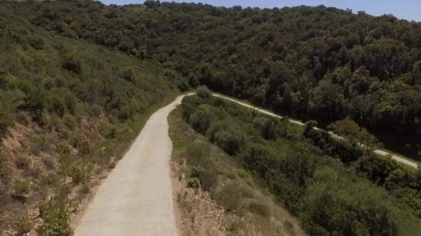 courbe épingle à cheveux de montagne vue avec le drone 