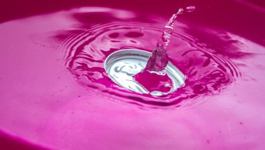 su püskürtme içine düşen kap olabilir