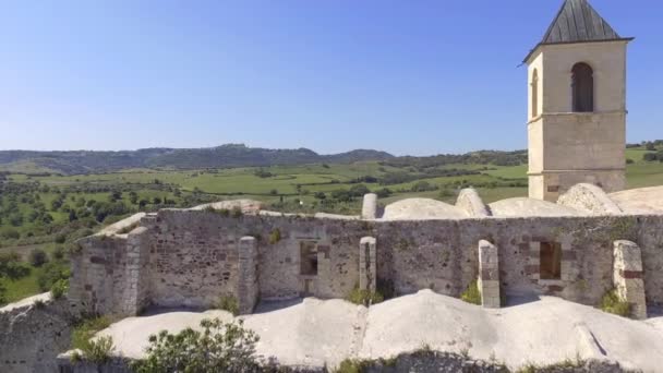 Vista aérea de la ruina de la catedral en Cerdeña — Vídeo de stock