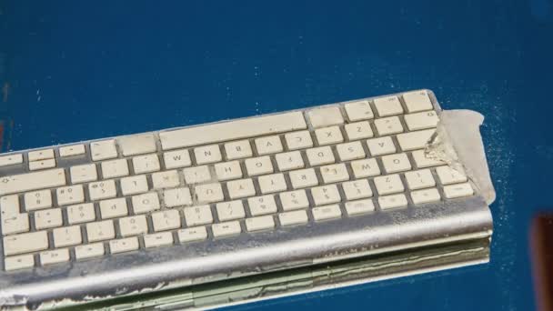 Odwrócona lodowata klawiatura komputerowa topienie, czas Lapse View — Wideo stockowe