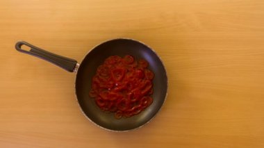 tabak durdurma hareketi tavadan gitmek domates soslu mükemmel ravioli