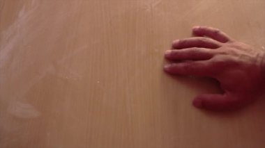 para ile kokain veya eroin gibi uyuşturucu tozu alışverişi eller
