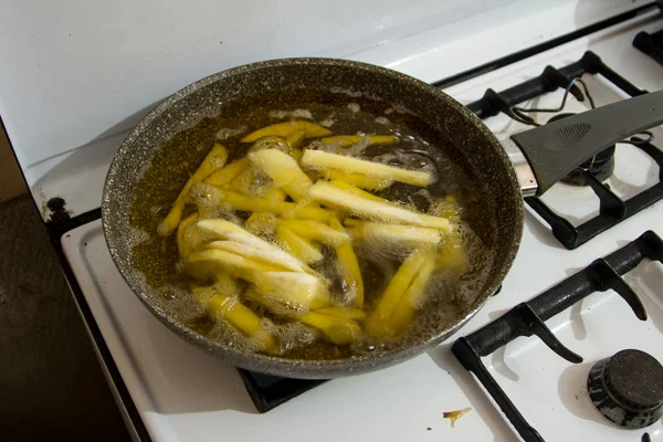 Cocinar Aceite Hirviendo Patatas Fritas —  Fotos de Stock