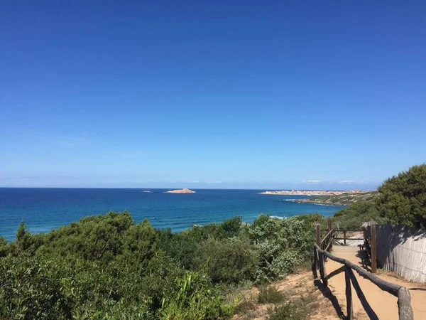 Bela Vista Mar Cristalino Costa Sardenha Perto Ilha Vermelha — Fotografia de Stock