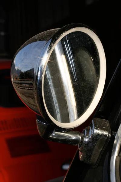 2 Mayıs 2019 tarihli parti için 500 ve 600 klasik arabanın dahili ve harici ayrıntıları.