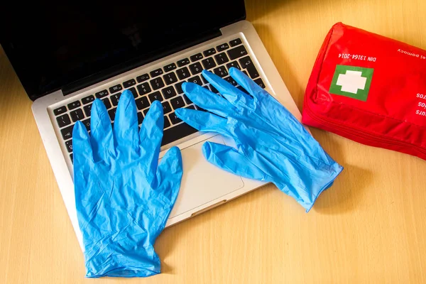 Herramientas Médicas Tales Como Estetoscopio Guantes Una Máscara Que Descansa — Foto de Stock