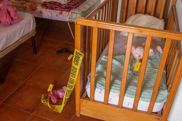 Forensic Investigations Kidnapping Children Crib Evidence Evidence Marked Yellow Cards — Stock Photo, Image