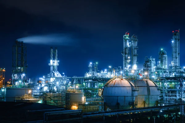 Iluminación Purpurina Planta Industrial Petroquímica Por Noche Con Tanques Esfera — Foto de Stock