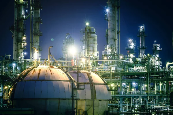 Tillverkning Industrianläggning Petroleum Med Gas Sfär Tankar Natten Glitter Belysning — Stockfoto