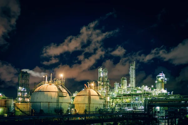 Petrokimya Tesisleri Geceleri Aydınlatma Glitter Petrol Tesisi Imalat Petrokimya Sanayi — Stok fotoğraf