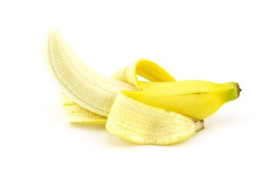 Beyaz arka plan üzerinde izole soyulmuş olgun muz